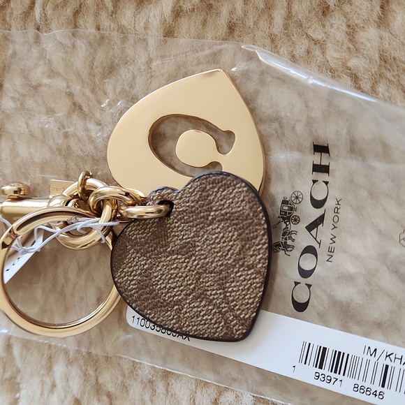 NWT Coach Gold Brown Sig Heart Key Ring or Bag Charm 🔑💛🎁 - Picture 6 of 13